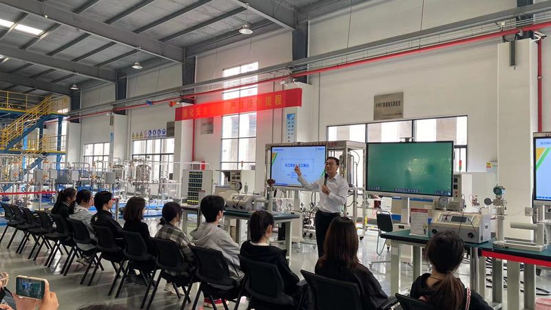 乳化剂和表面活性剂：作用相似，却各有侧重